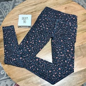 ❤️HP Victoria Sport leopard “knockout” tight/leggings by Victoria’s Secret